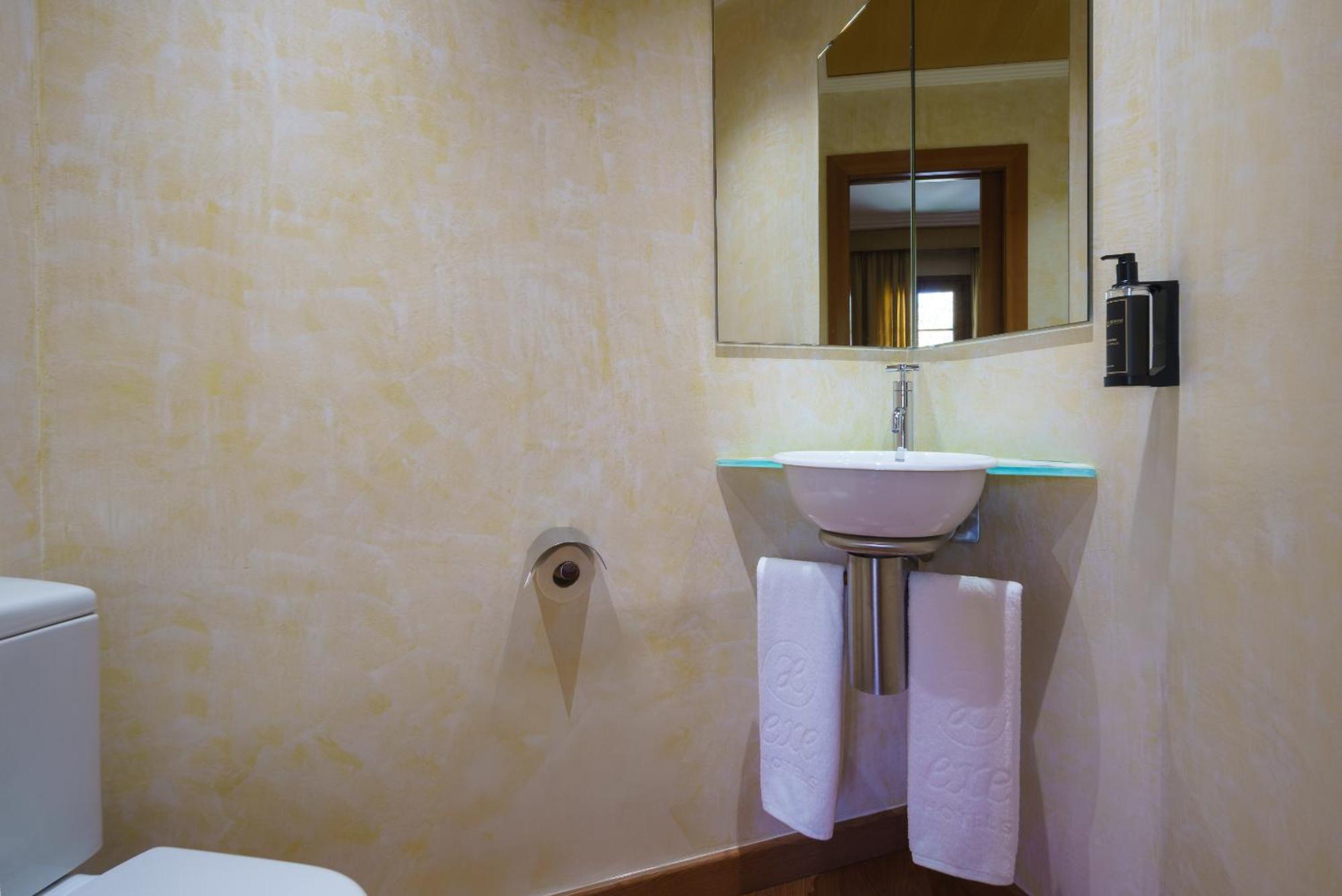 Single Room,1668051507:JPEG